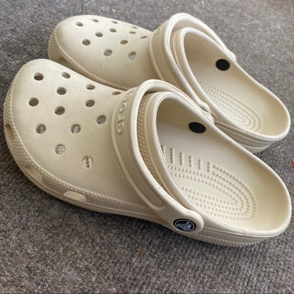 LIKE NEW- Beige Crocs. Size M6 / W8.